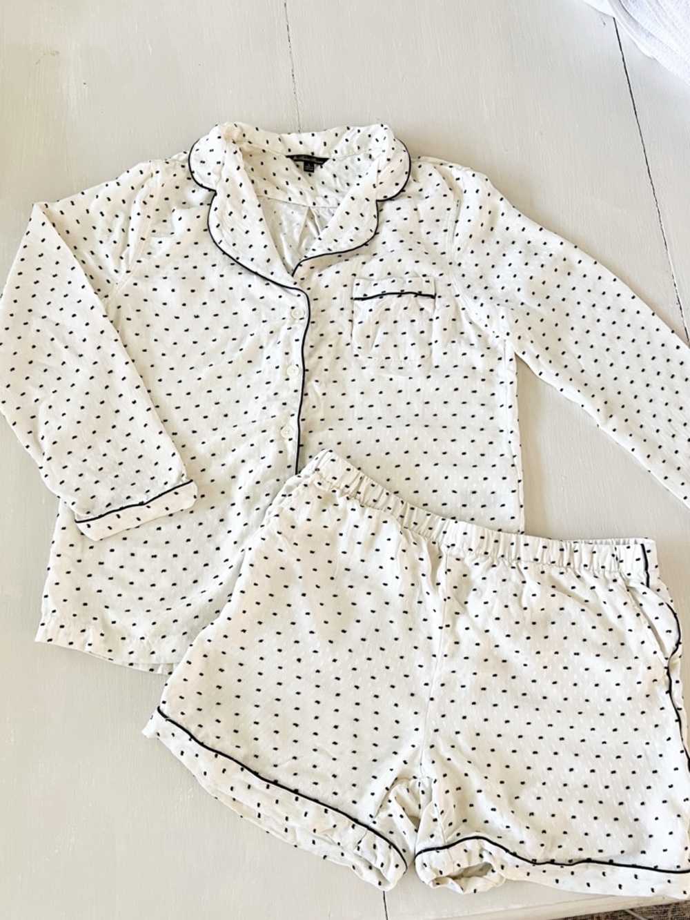 Brooks Brothers Cream and Black dot Dobby weave pajama set size L